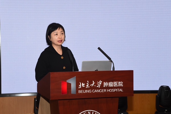 刘军燕作财务报告.JPG